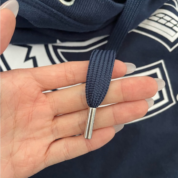 Canucks DKNY Cropped Hoodie - Picture 4 of 5